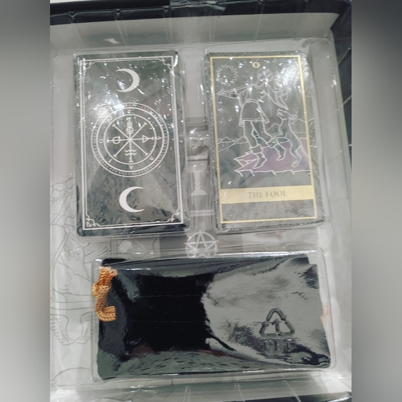 BNIB Tarot Deck with box and velvet bag 78 cards - Picture 4 of 10